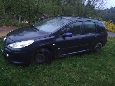 Auto na Prodej. Levně s rozbitou spojivkou 