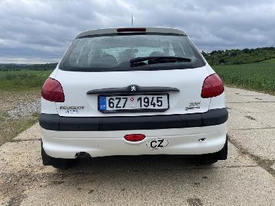 Peugeot 206 1,4i 55kW první majitel koupeno v ČR