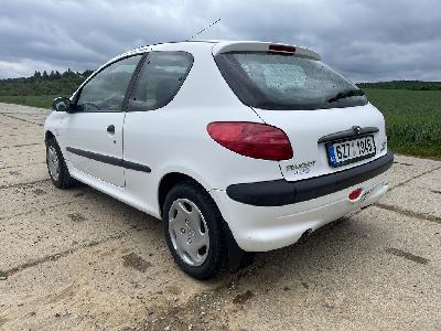 Peugeot 206 1,4i 55kW první majitel koupeno v ČR