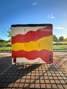 Foodtruck značky Mercedes s kompletním kuchyňským vybavením