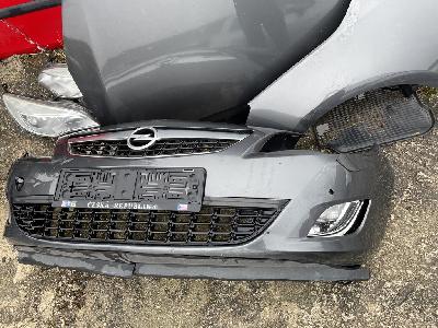 Přední nárazník na Opel Astra rok 2012