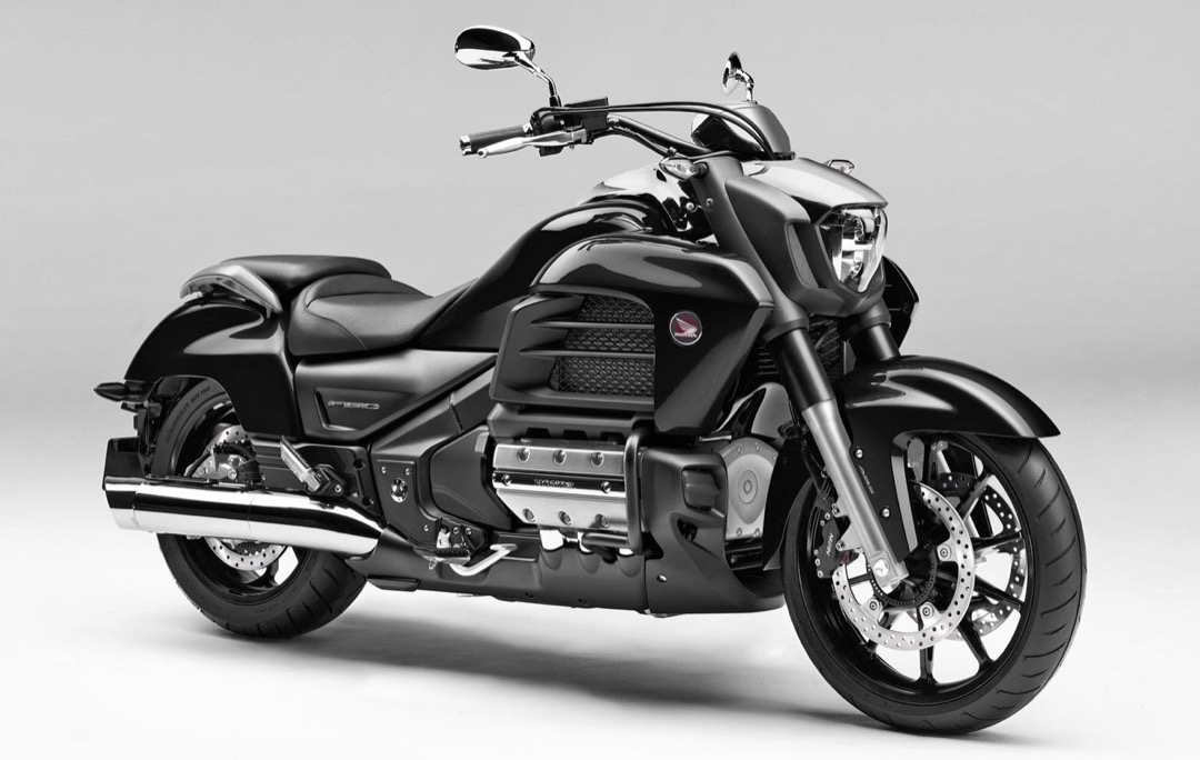 TEST: Honda Gold Wing F6C 2014 TEST: Honda Gold Wing F6C 2014