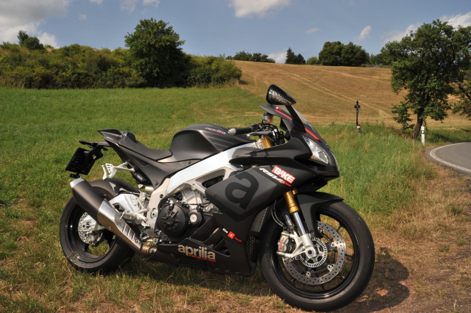 TEST: Zostuzeni předjetím – Aprilia RSV4 RR TEST: Zostuzeni předjetím – Aprilia RSV4 RR