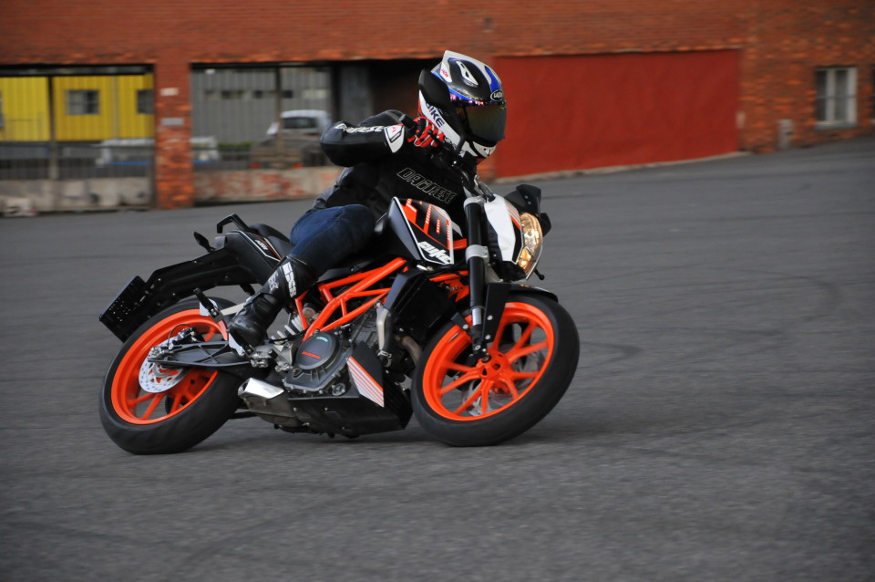 TEST: KTM 390 Duke TEST: KTM 390 Duke